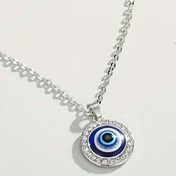👁️ Silver Evil Eye Pendant Necklace 👁️ - Picture 3 of 12